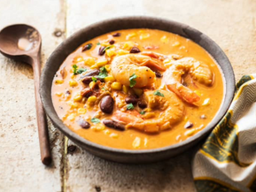 Ragoût de maïs, haricots rouges et crevettes