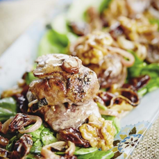 Salade tiède aux foies de volaille, écrasé de pommes de terre 