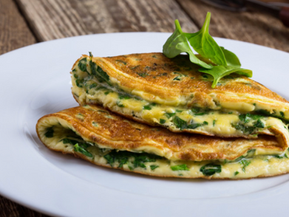 Omelette aux épinards & toast