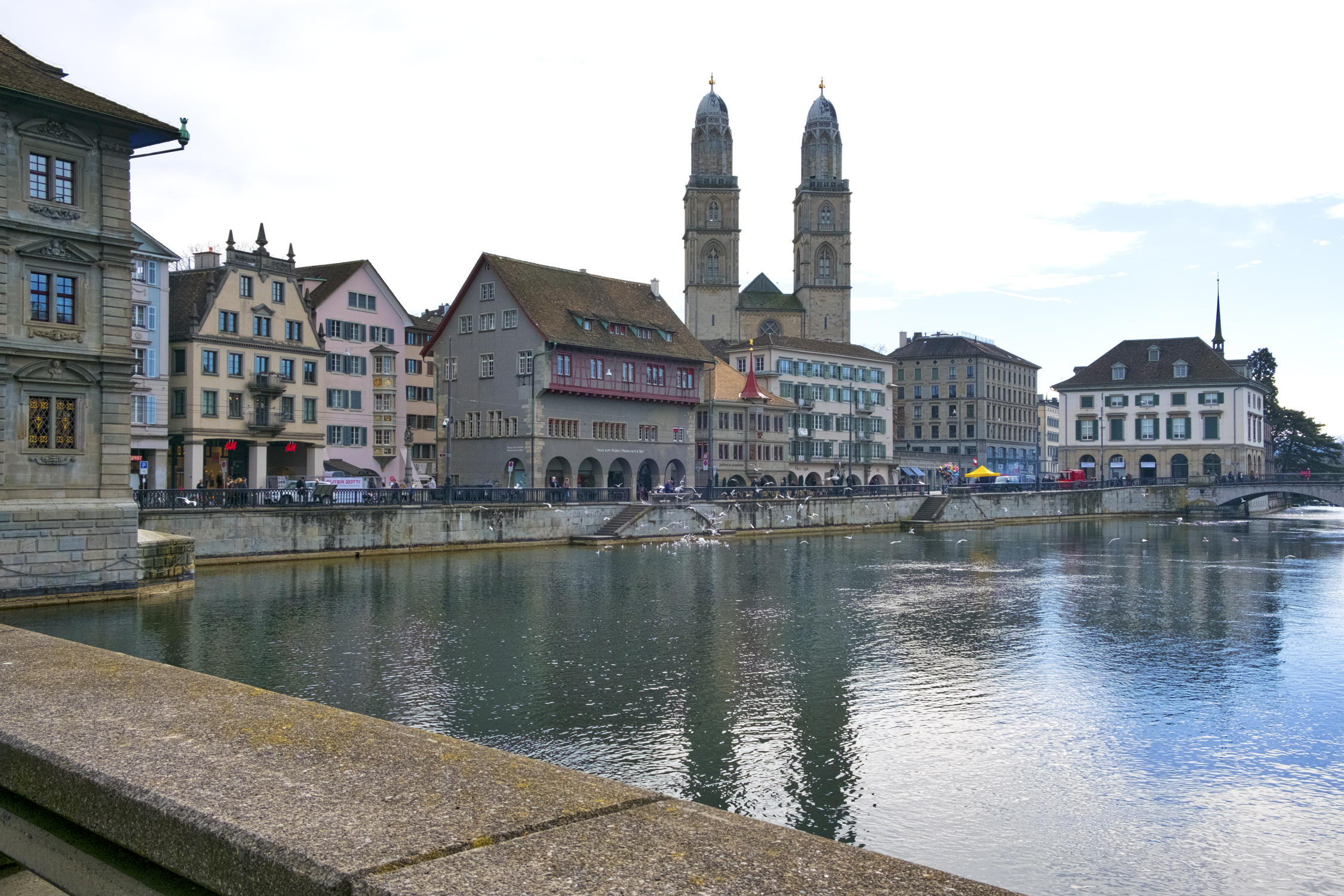 Limmat und Großmünster