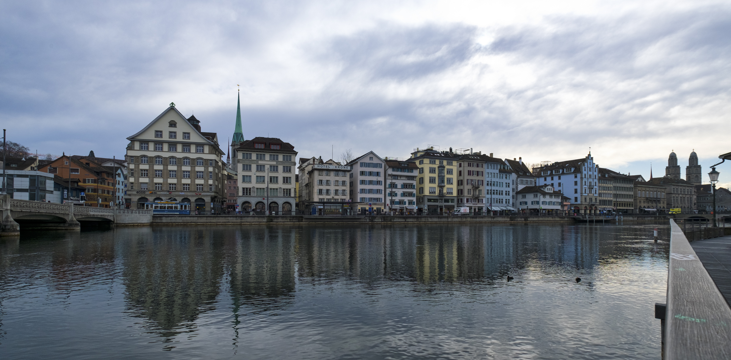 Stadtfassaden an der Limmat