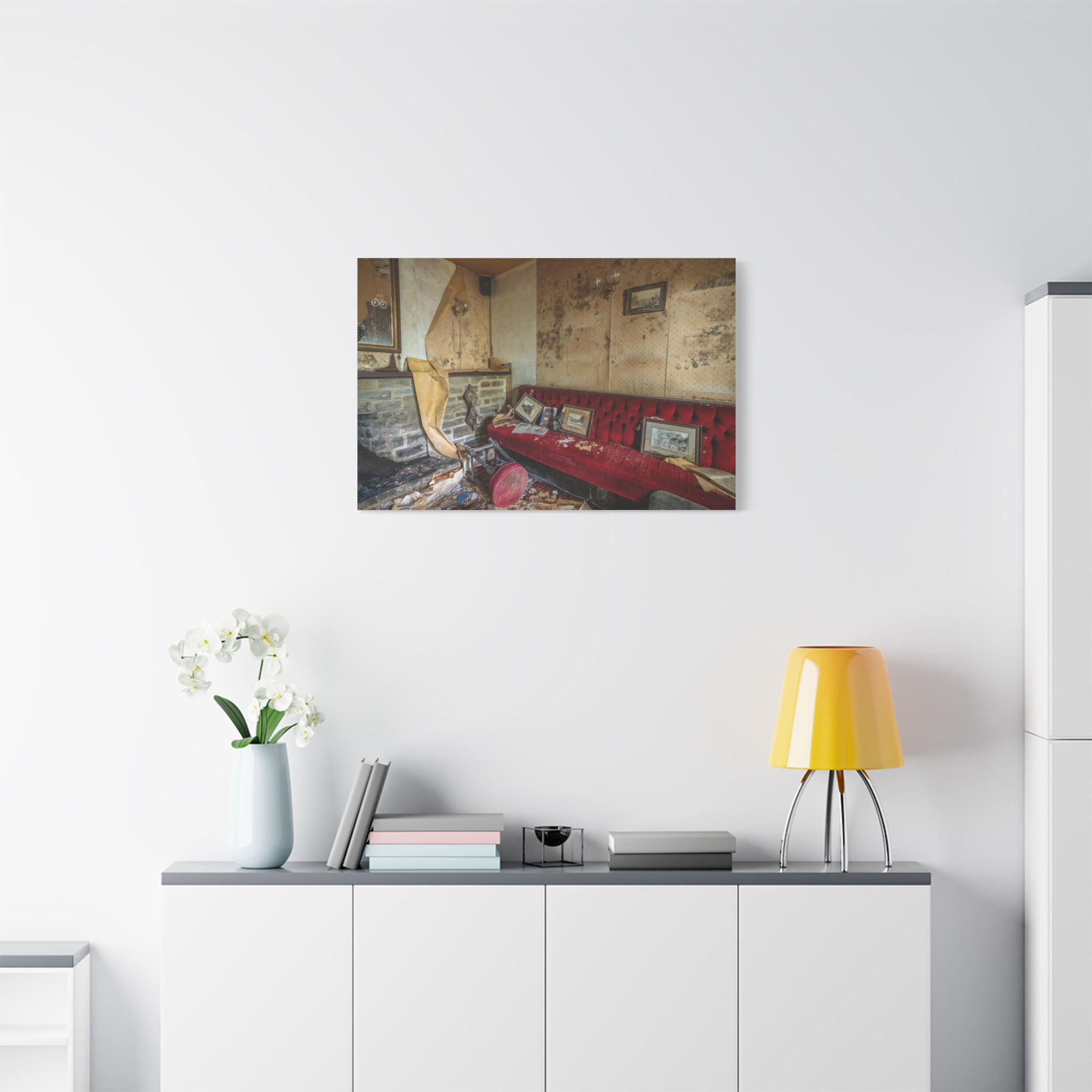 Canvas Print | Abandoned Thurlow Arms, West Sussex Pub - Urban Decay