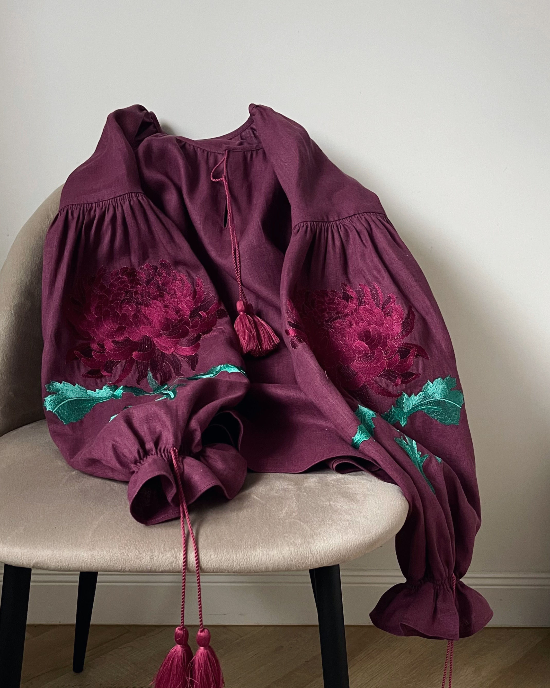 Хризантема, бордо льон, бордово-м'ятна вишивка