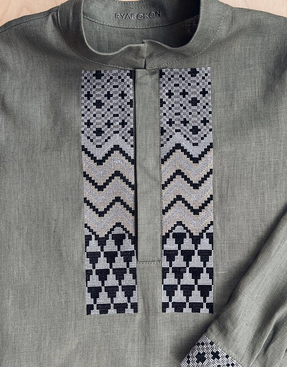 Прев'ю: Хлопчача вишиванка Стихія, хакі льон, біло-чорно-хакі вишивка