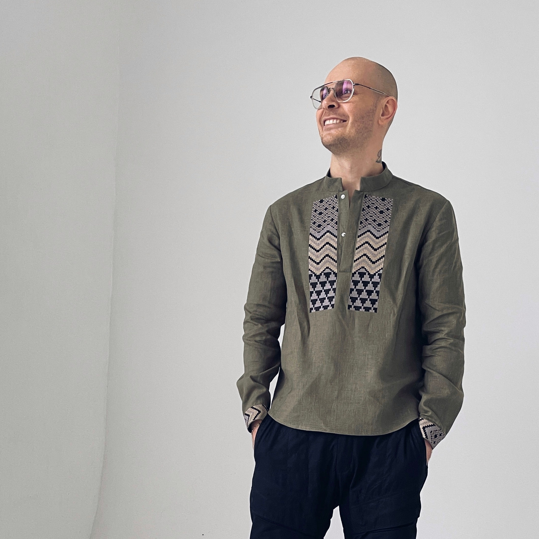 Стихії, хакі льон, чорно-хакі-біла вишивка