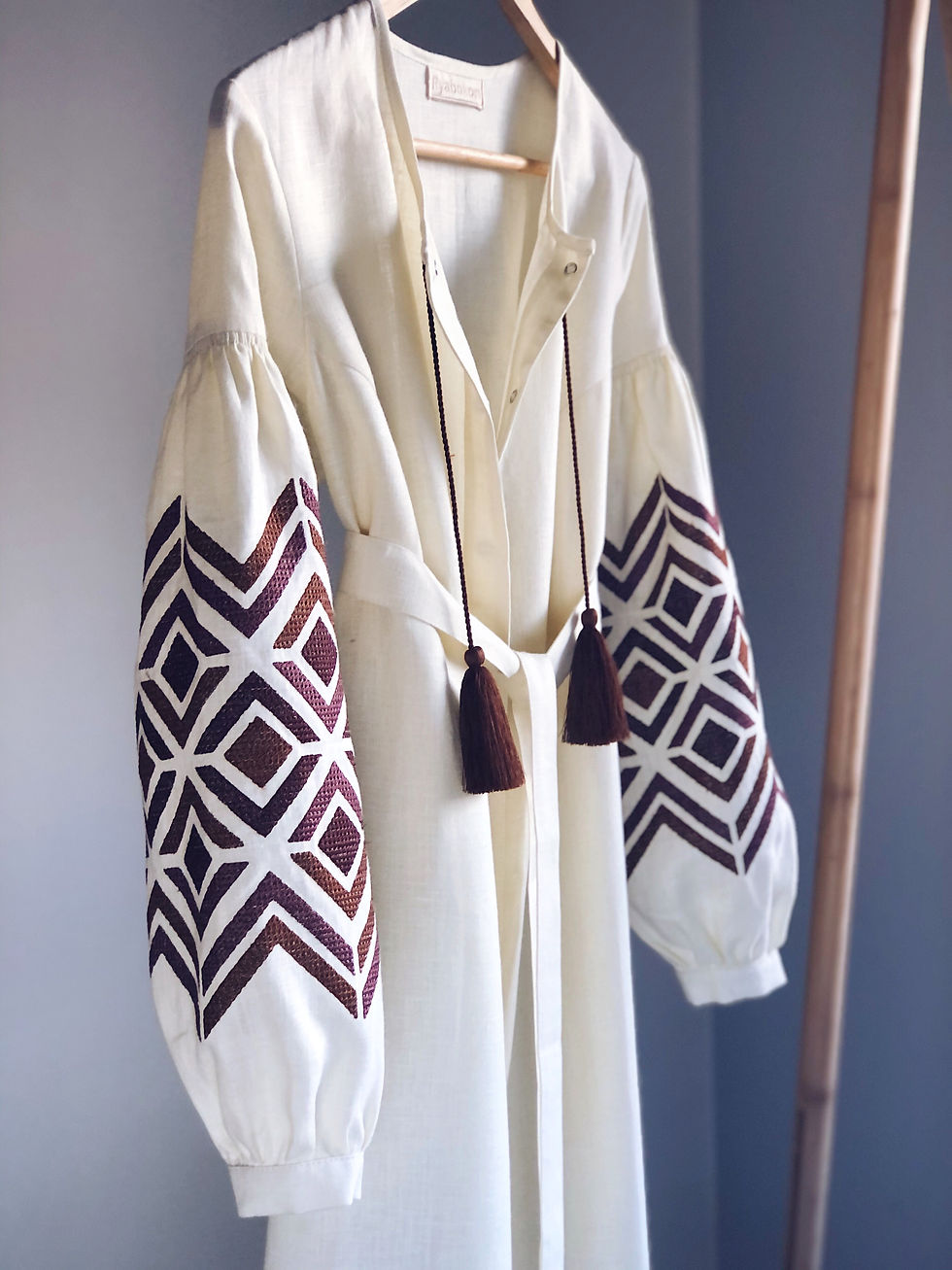 Прев'ю: Сукня Ромби коротка, молочний льон, коричнева вишивка