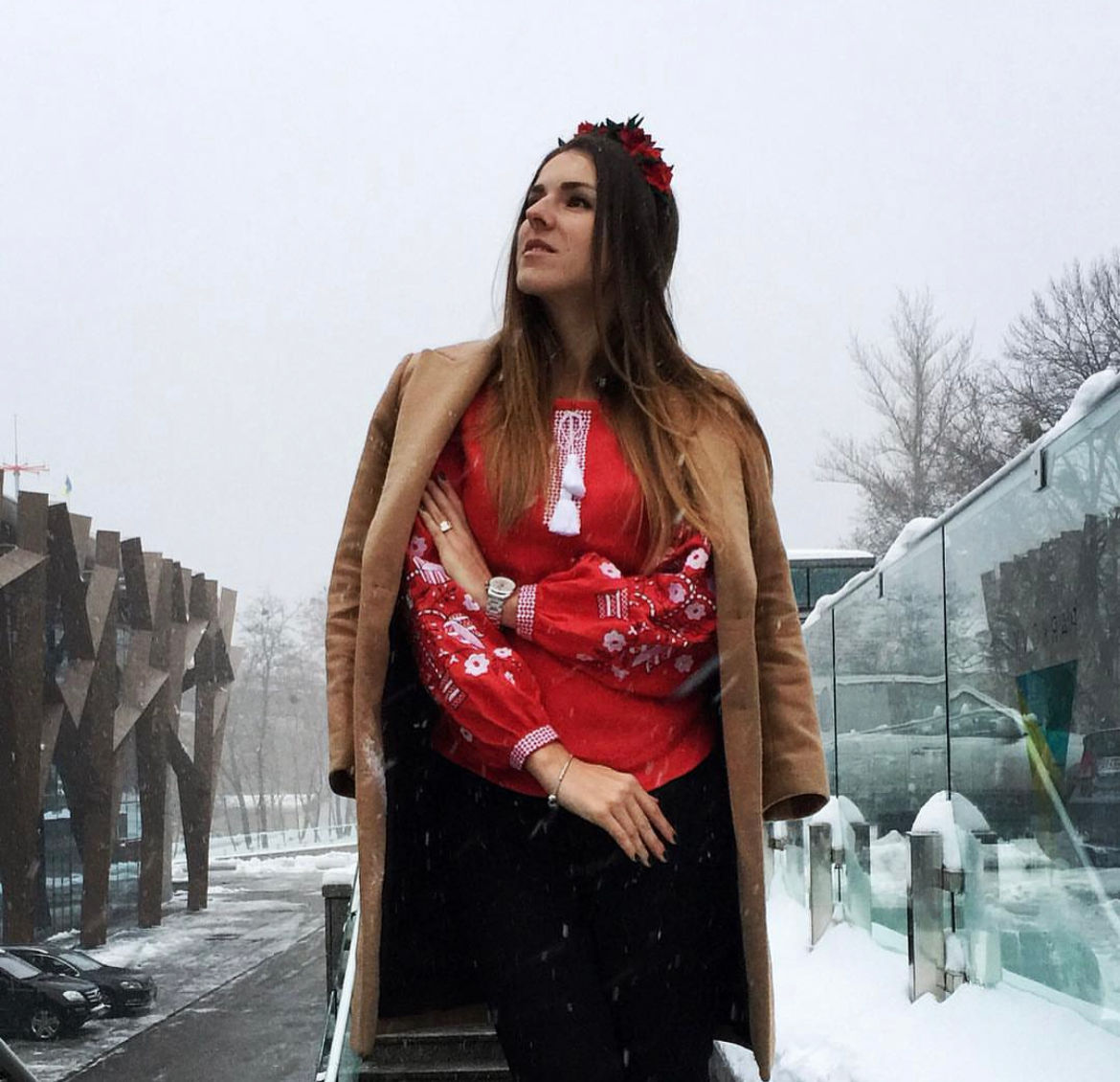 Дерево життя, червоний льон, біло-червона вишивка