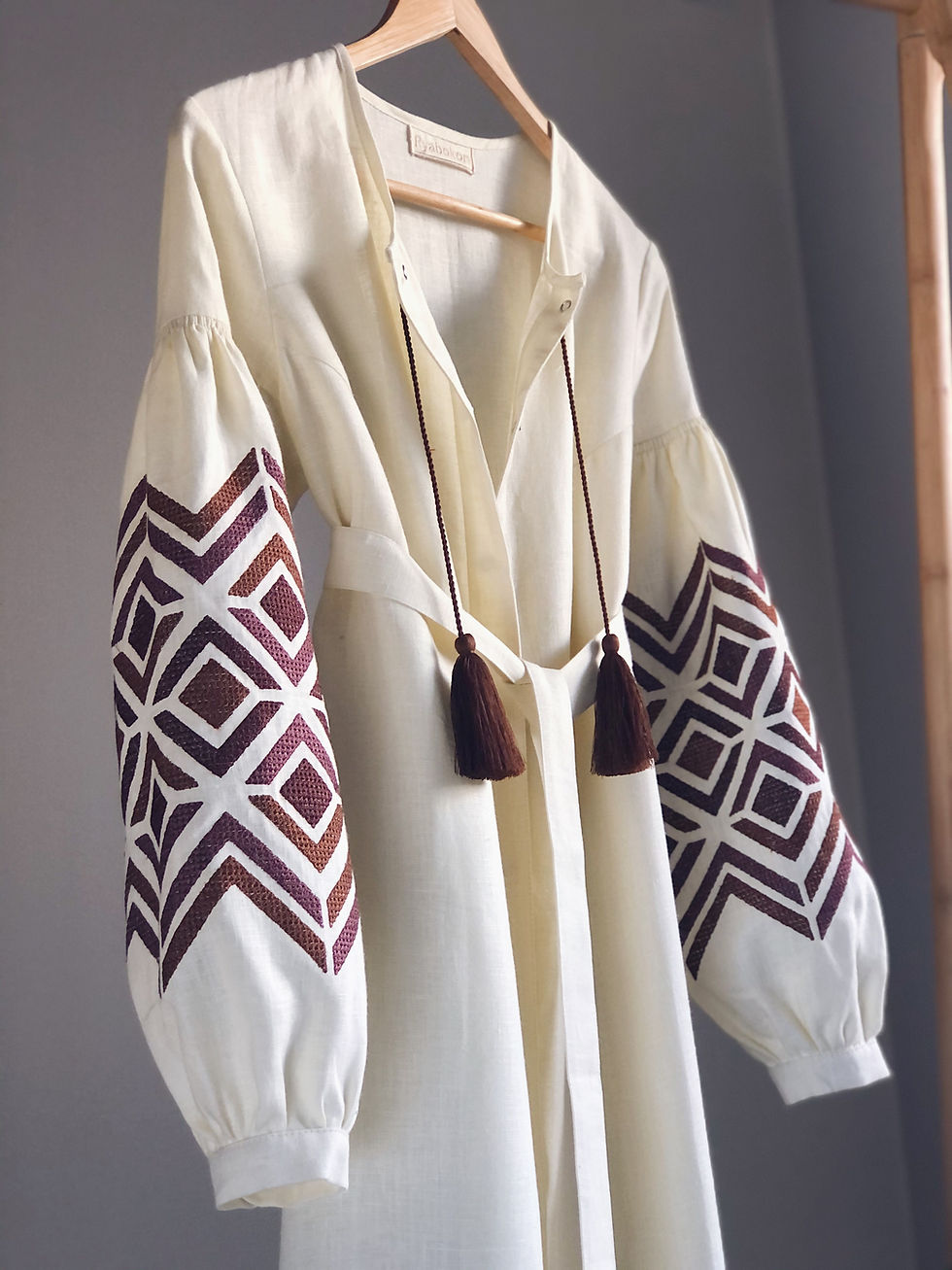 Прев'ю: Сукня Ромби коротка, молочний льон, коричнева вишивка