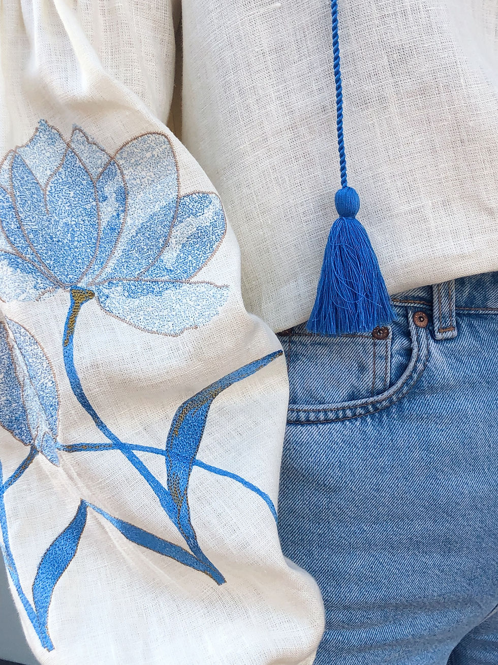 Прев'ю: Лілія, молочний льон, блакитна вишивка