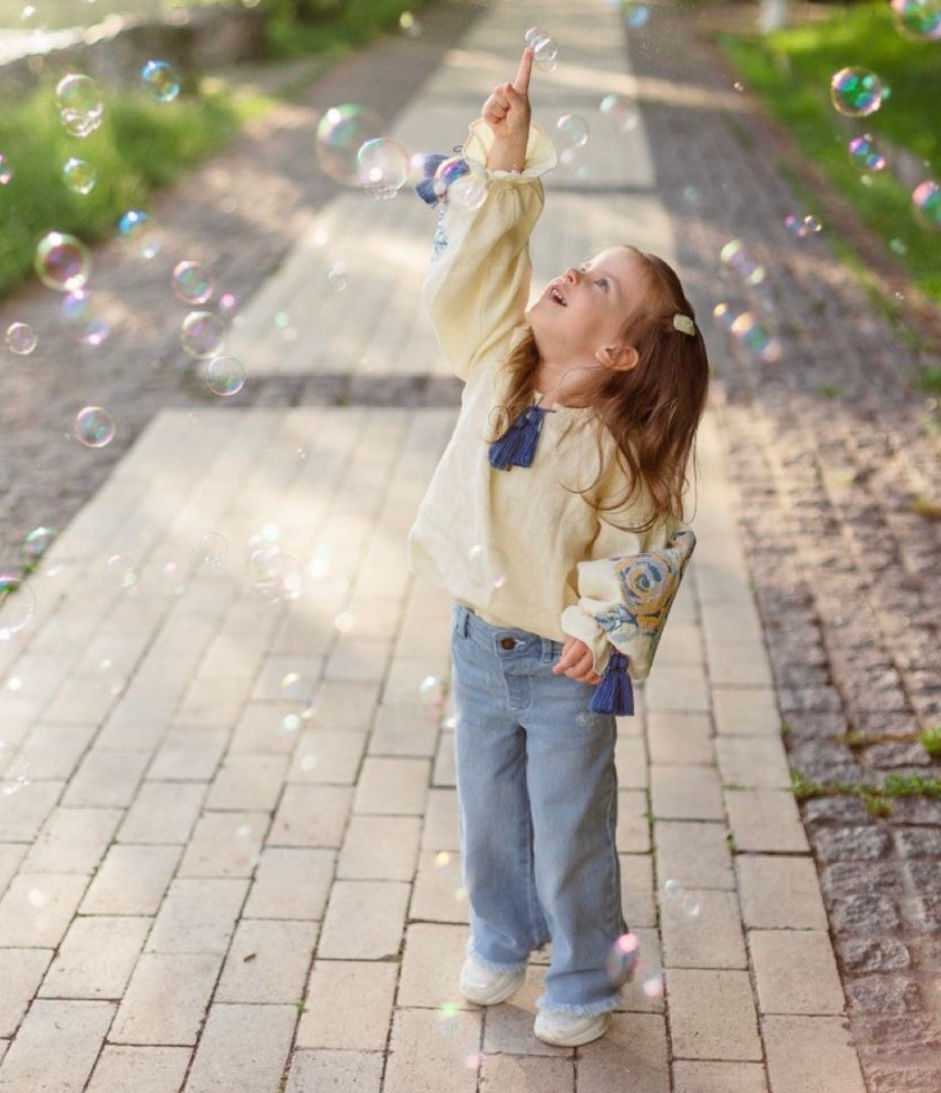 Прев'ю: Дівчача вишиванка Троянда, молочний льон, жовто-блакитна виш