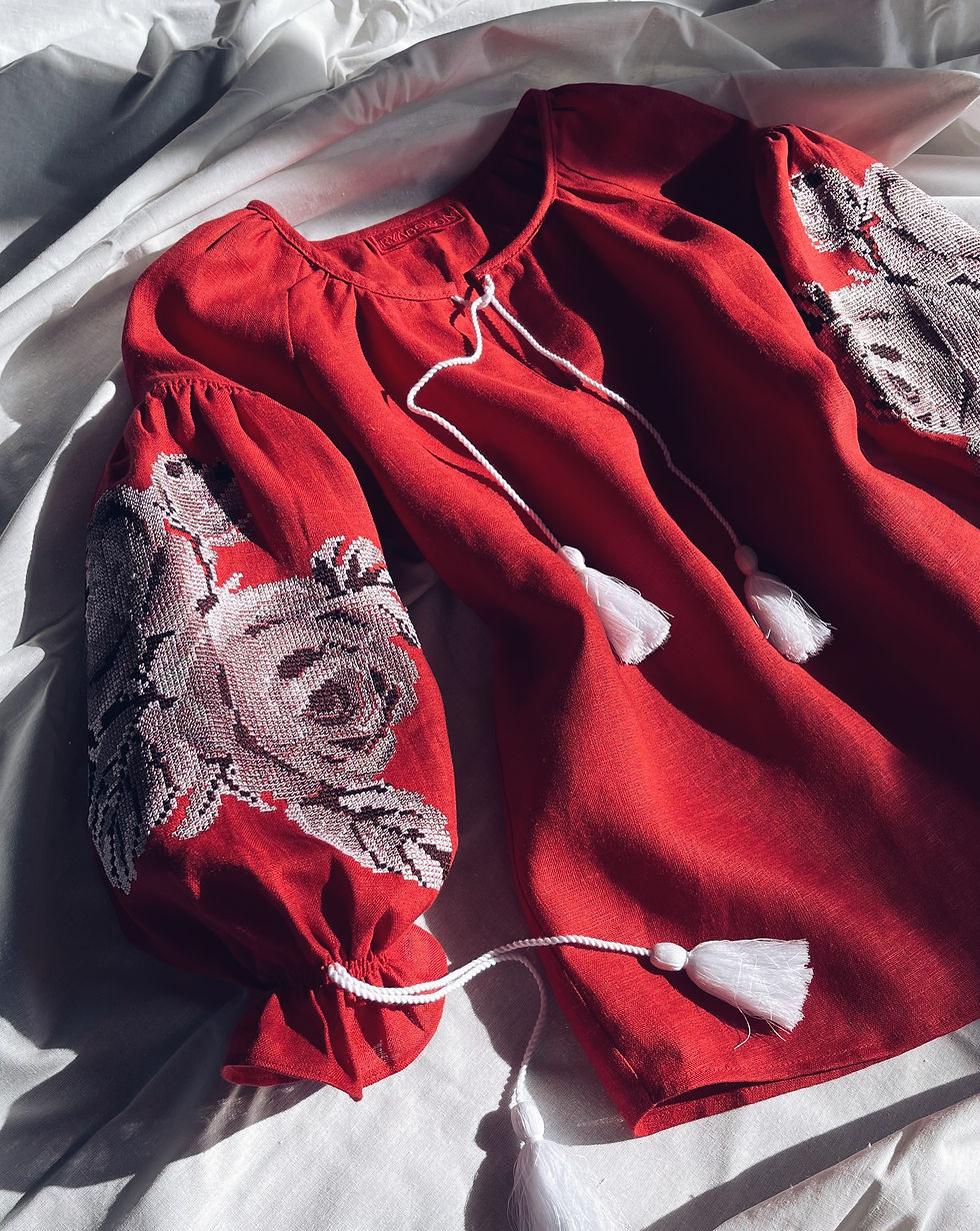 Прев'ю: Дівчача вишиванка Троянда, червоний льон, біло-сіра вишивка