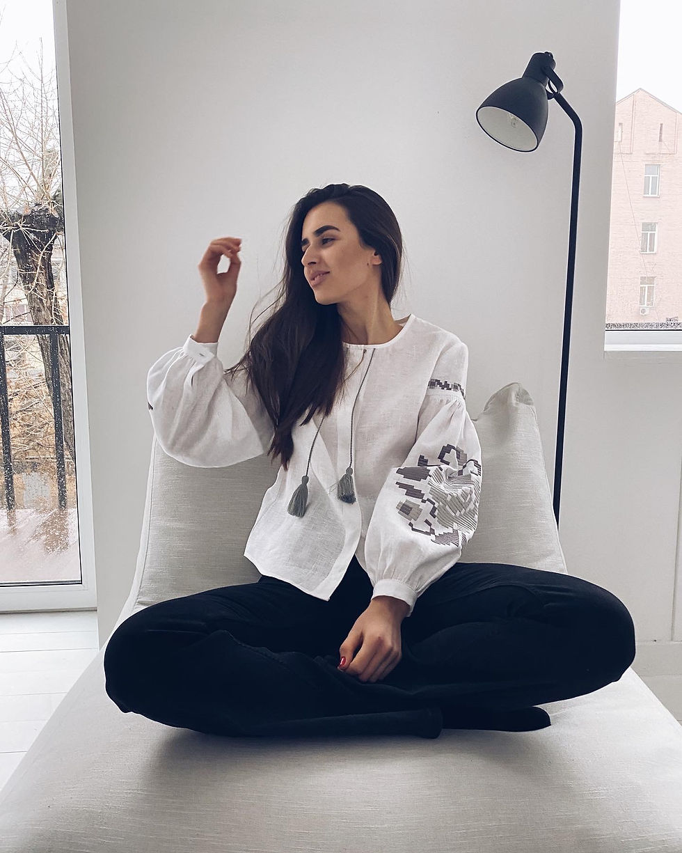 Прев'ю: 3D Квітка, білий льон, сіра вишивка