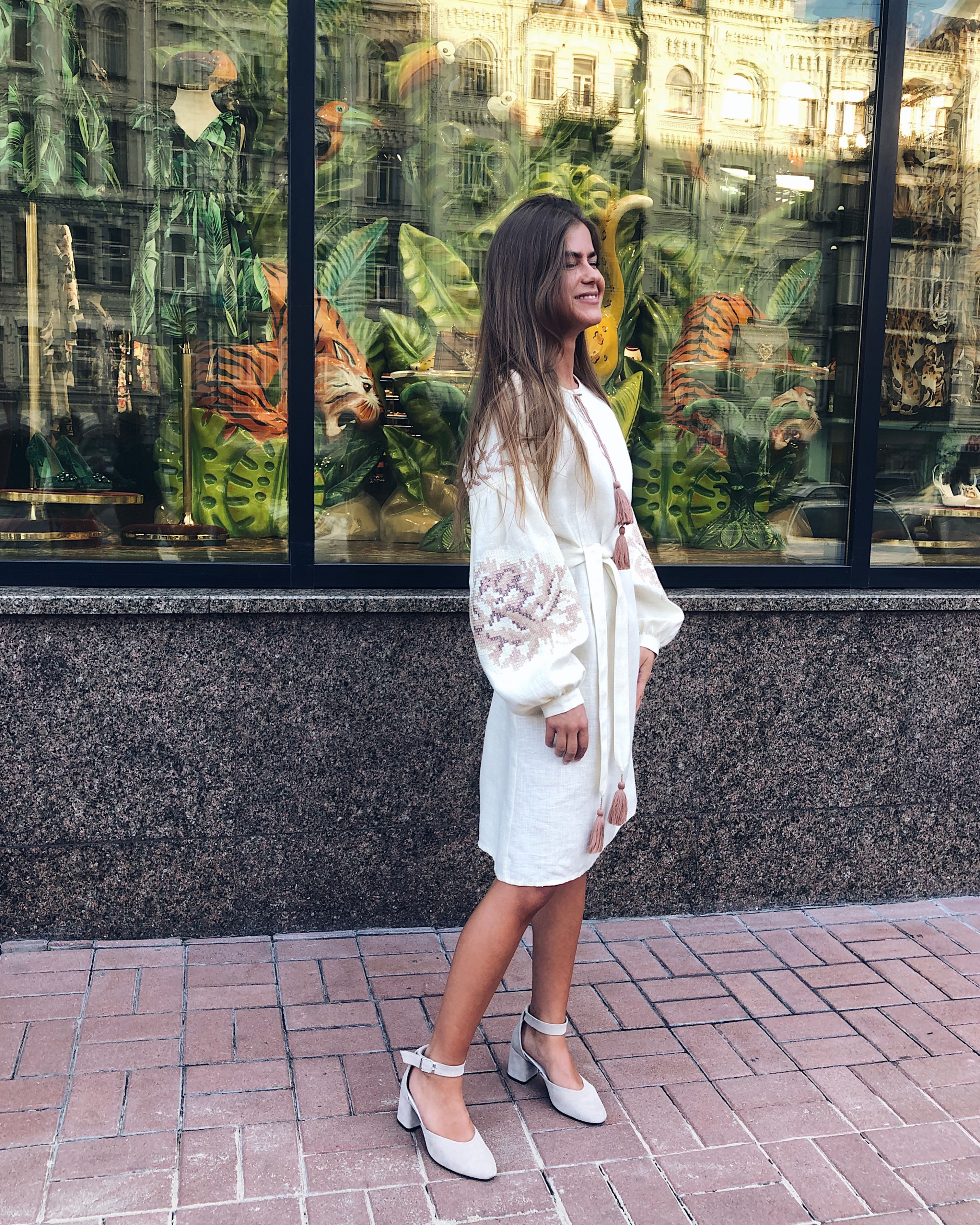 Сукня коротка Градація, молочний льон, бежево-коричнева вишивка