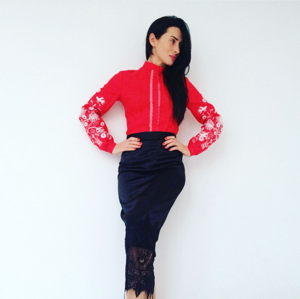 Дерево життя, червоний льон, біла вишивка