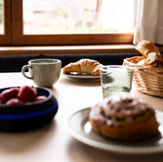 Gemeinsames Frühstück im Schopf im Erdgeschoß