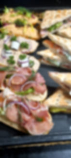 Miniature : assortiment de sandwichs ouvert et fermer