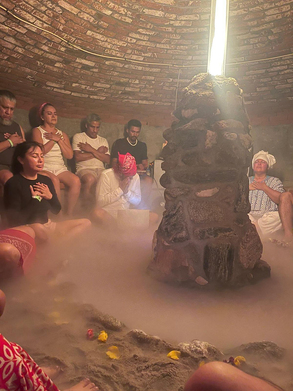 Ceremonia de Abuelita y Temazcal: Limpieza y Renacimiento