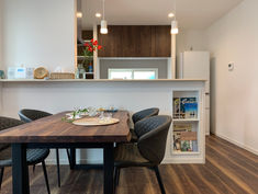 木目✕レンガ調のかっこいい家