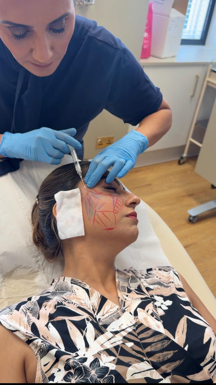 Dr Ayesha providing Juvelook and lenisna in Romford aesthetics clinic