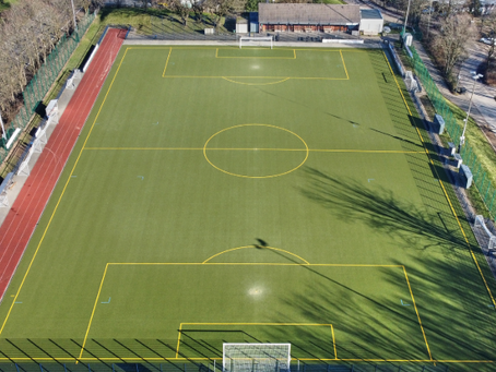 Die Sportanlage des SSV Bergisch Born, der Erstrundengegner im Niederrheinpokal für den KFC Uerdingen