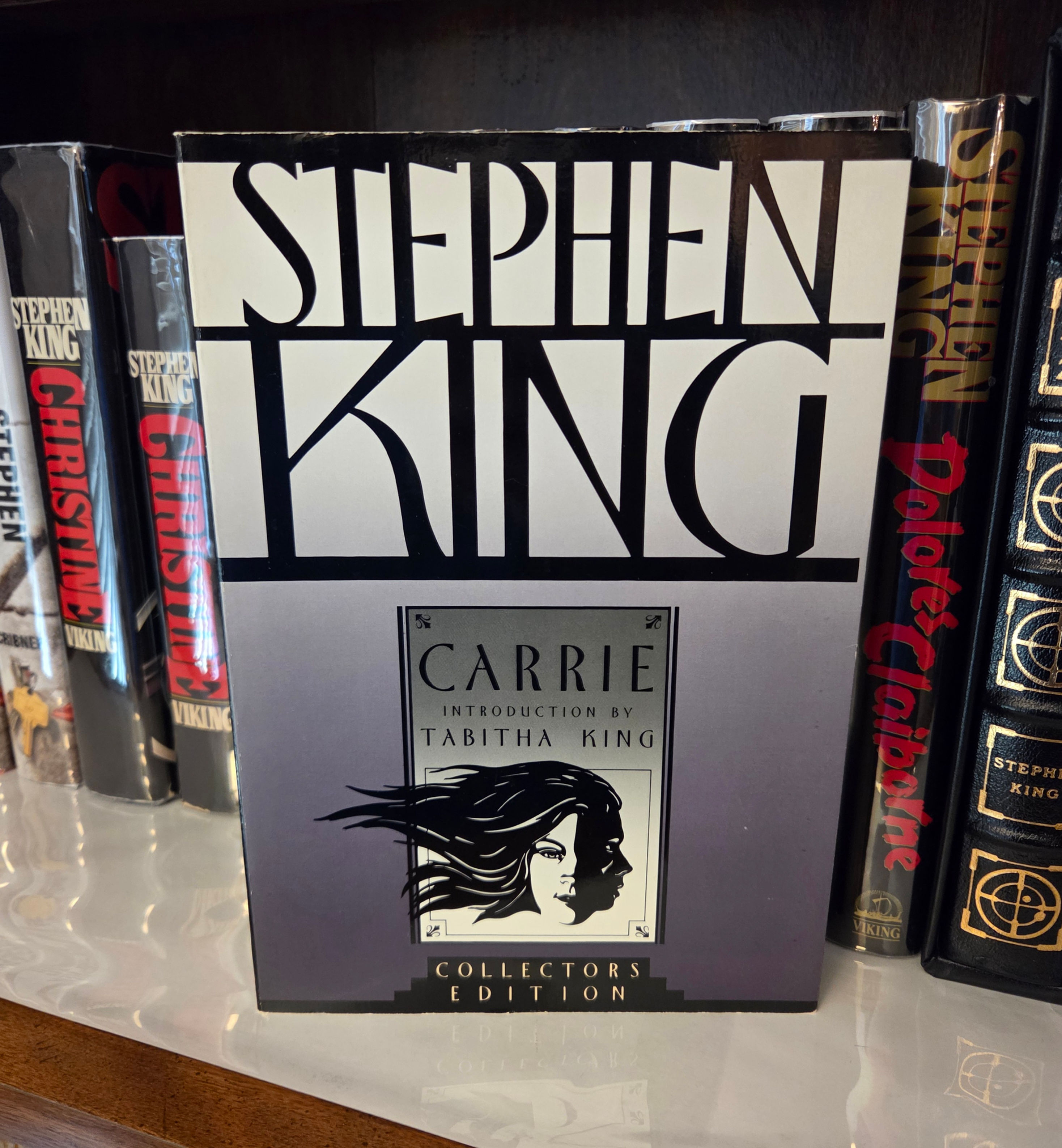 Stephen King Carrie 1st Edition Plume Blue and Black front of book in fine condition.