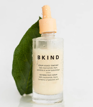 photo sérum avec une feuille