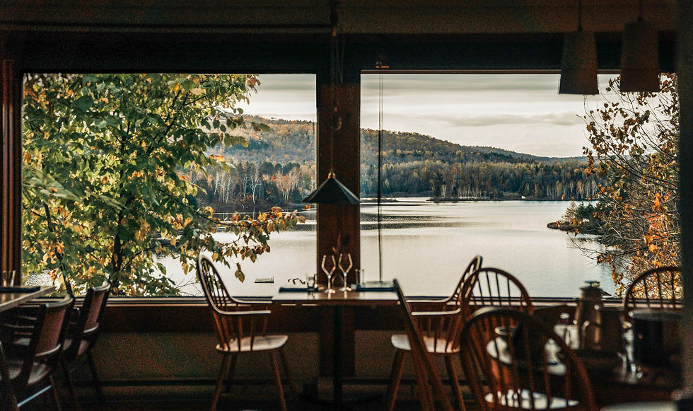 Intérieur du restaurant de l'Auberge Saint-Mathieu en Mauricie étoilé Michelin
