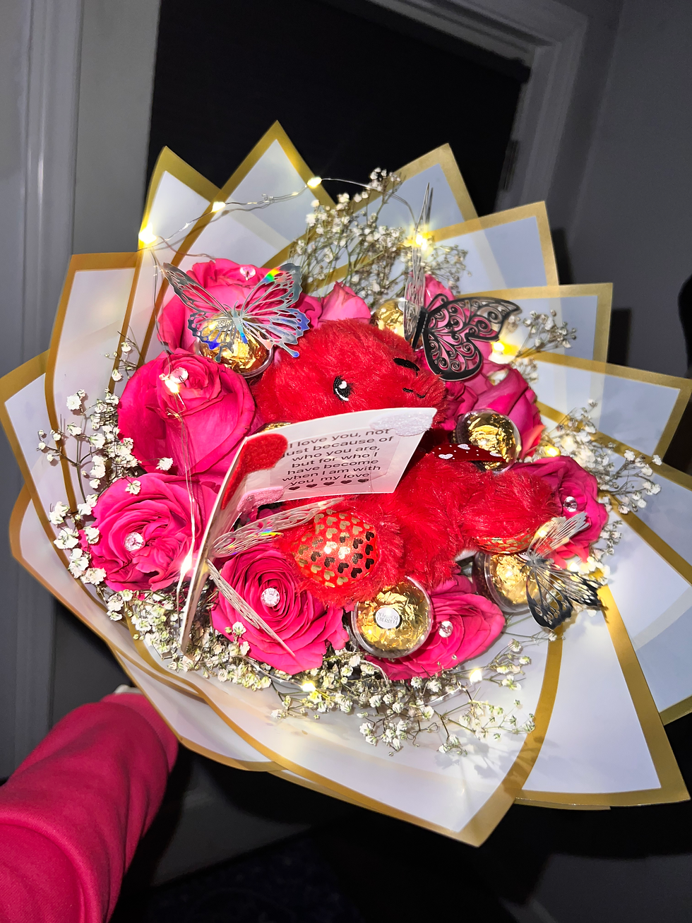 Thumbnail: Plushy natural red roses 