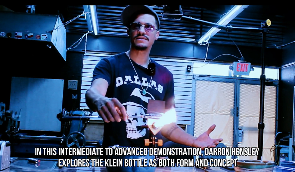 Thumbnail: E-demo Earl Jr., 3: Klein Bottle