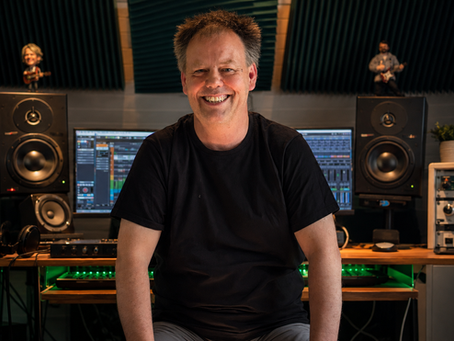Han er "jordmor" for andres musikk