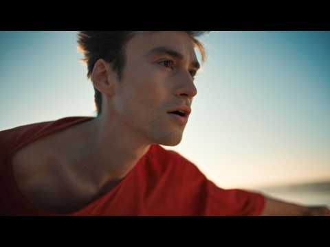 Jacob Collier 公式映像より（Something Heavy Official Music Video）