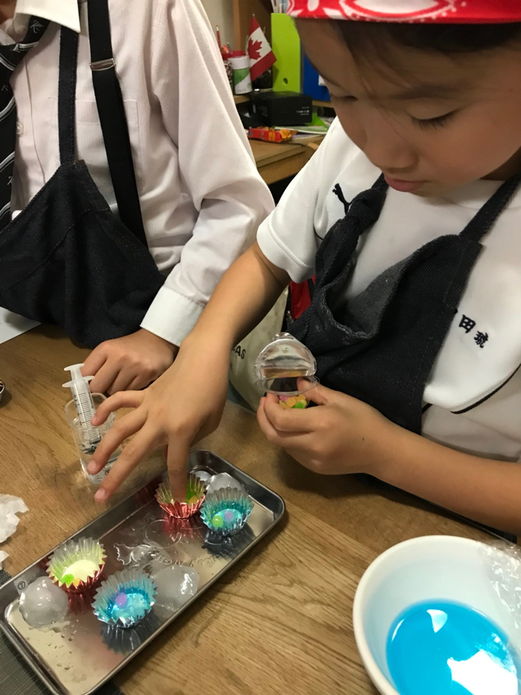 18年10月11日 ゼラチンと寒天を使った実験にみんな興味津々