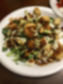 picture of chicken and green salad with croutons on a white plate