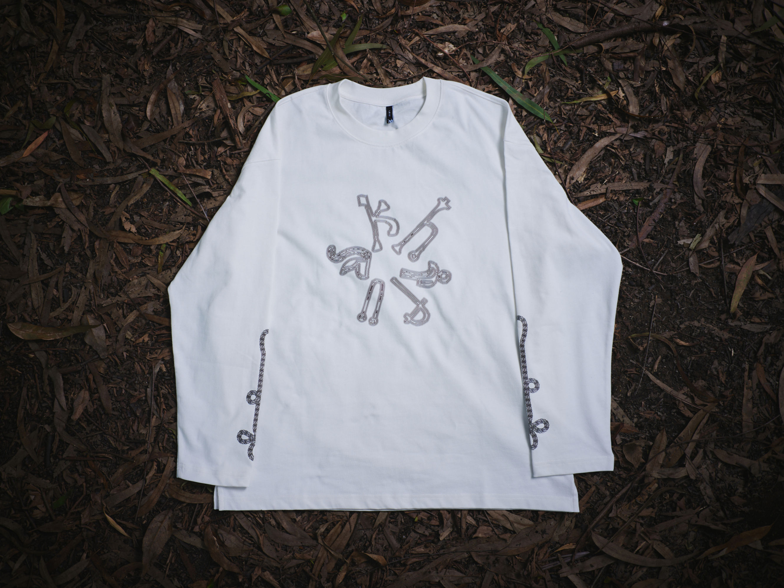KHIPUS ROUND NECK LONG SLEEVE TEE