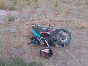 Joven de 17 años pierde el control de su moto y sale del camino en la Jiménez–López