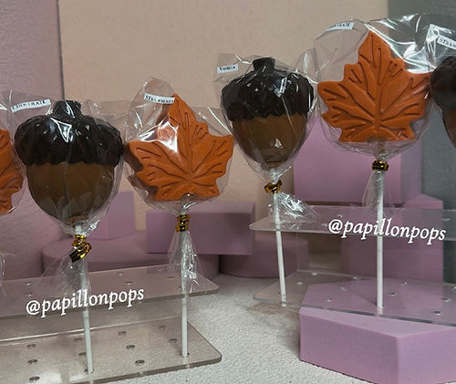Leaves _ Acorns cake pops.jpeg