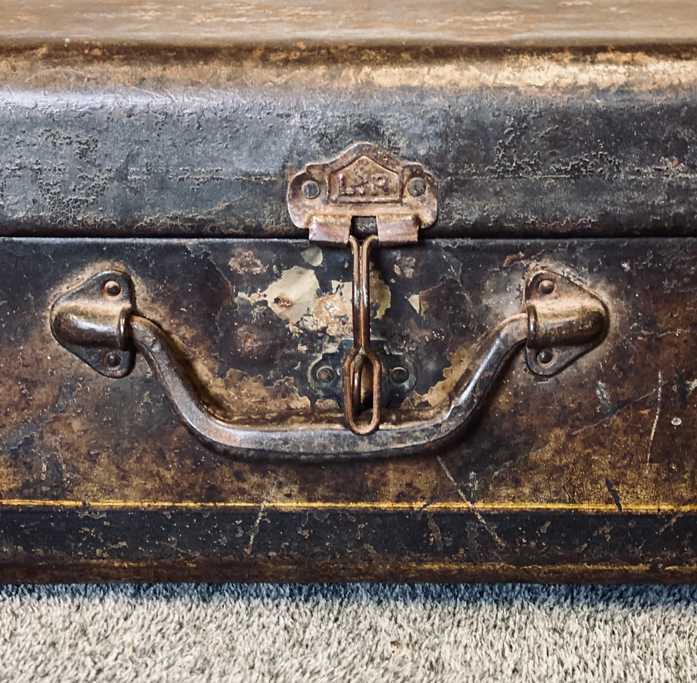 Thumbnail: Vintage metal trunk