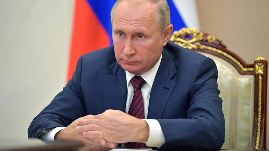 На подписании заявления присутствовали Президент РФ Владимир Путин, президент Азербайджана Ильхам Алиев и премьер Армении Никол Пашинян.