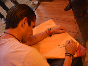 El matador Ernesto Javier Calita convive con la afición taurina de Puebla