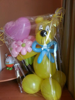 мишка из воздушных шаров