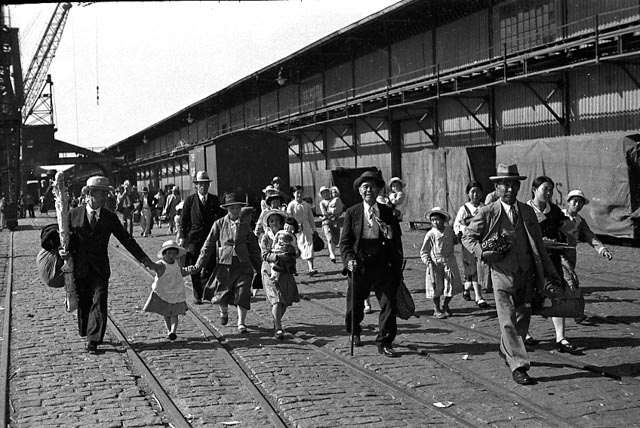 24 Imigrantes Asiáticos Porto Santos.jpg