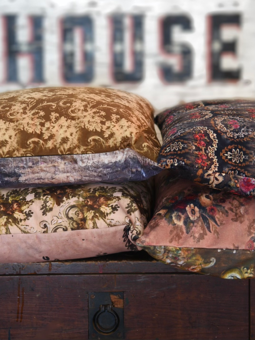 Thumbnail: Courante Pillow Cover