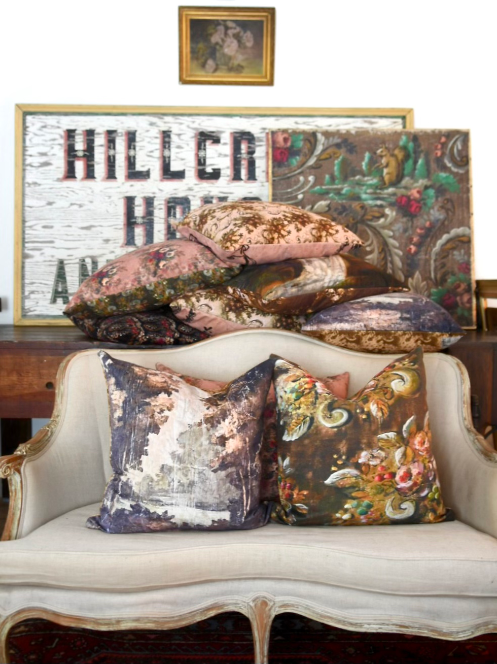 Thumbnail: Courante Pillow Cover