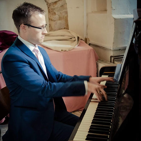 41283135_276076319882373_276516355363045