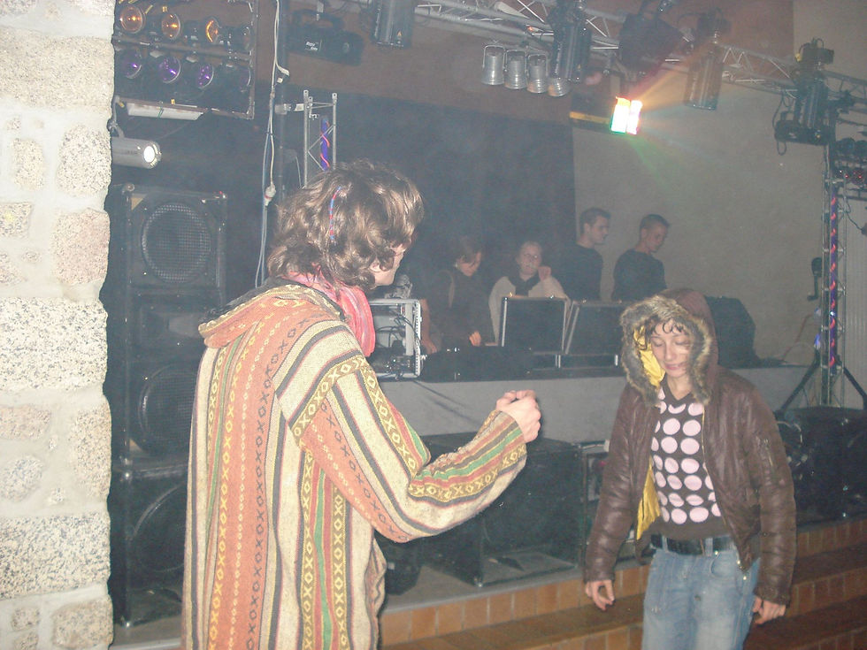Soirée dansante "disco" en Vendée, années 2000.