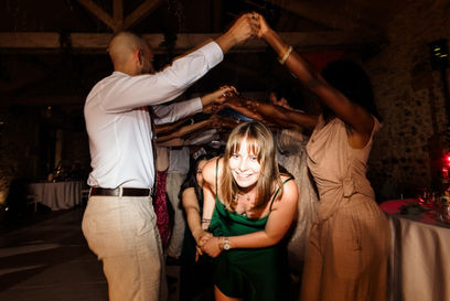 Soirée dansante de mariage réussie en Seine-et-Marne avec mix DJ personnalisé
