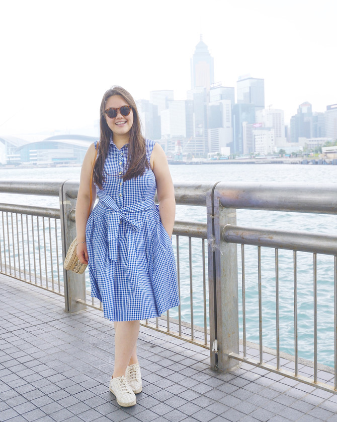 A GUIDE TO HONG KONG