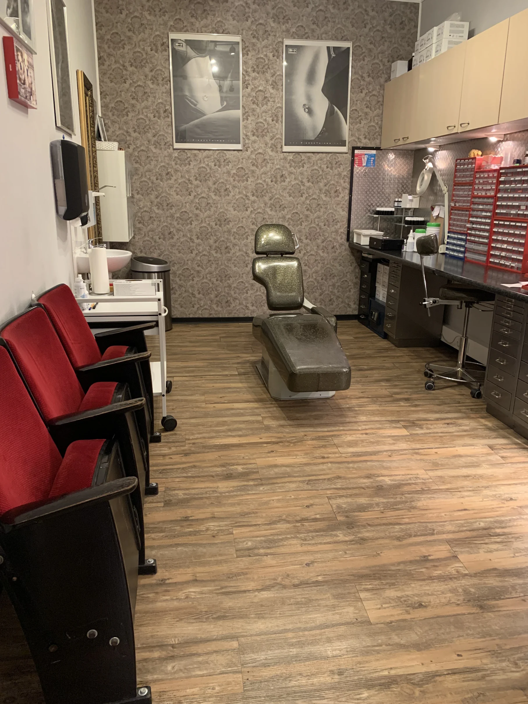 Studio Sitz / Piercing Raum