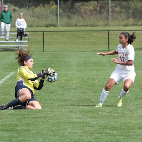 Isabelle Leon dodges defenses, leads Olivet to successful season