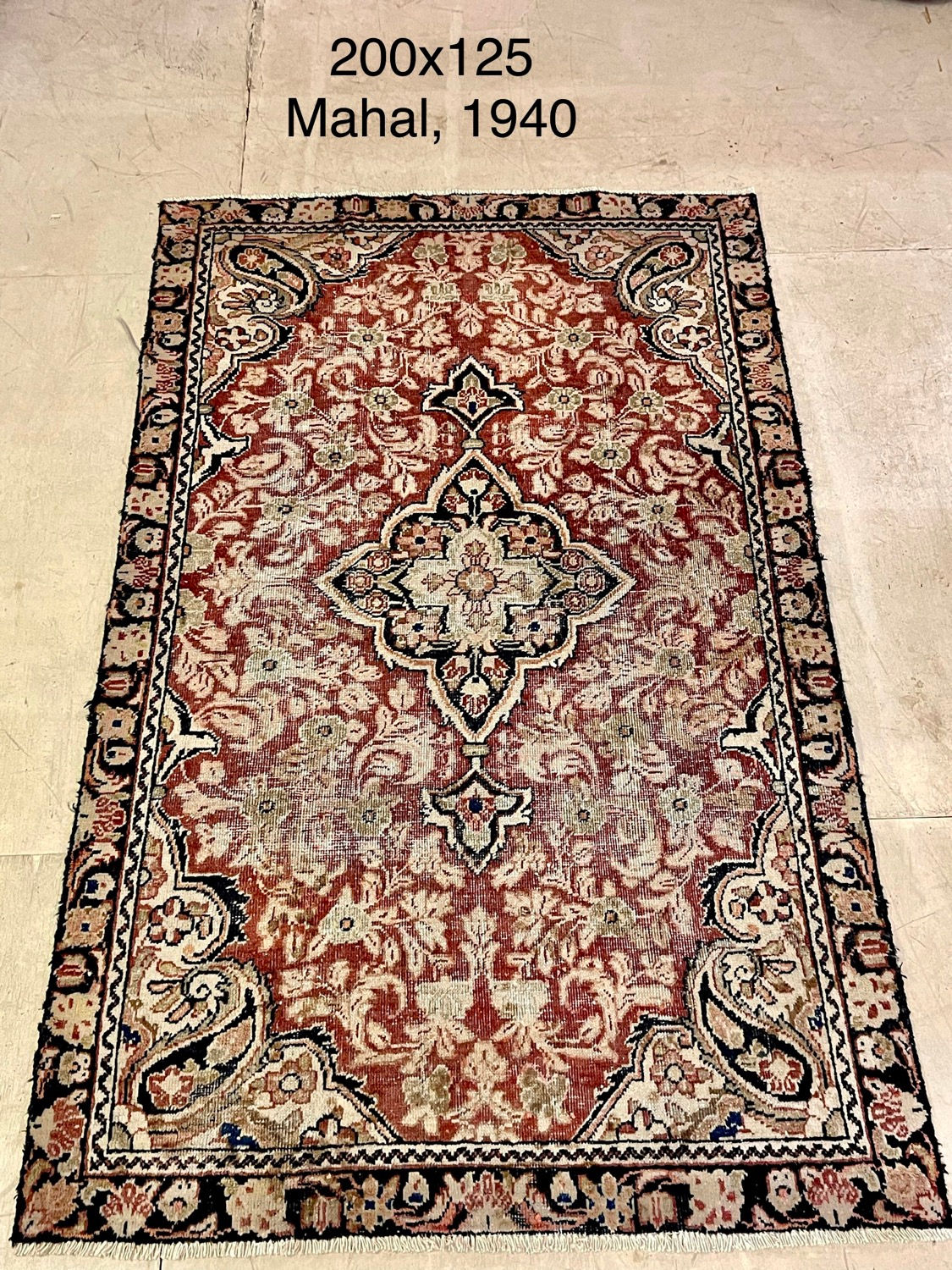 Antique vintage Mahal rug